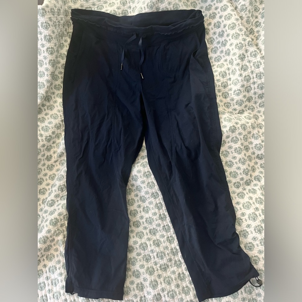 Navy lululemon street to studio crop